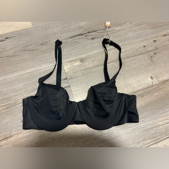 SKIMS Kim Kardashian smoothing intimates bra 34B new with tags - Picture 1 of 4